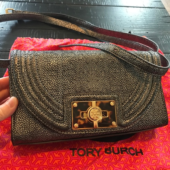 Tory Burch Tortoise Logo Clutch/Crossbody - Picture 1 of 9